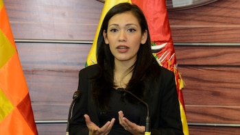 La senadora Adriana Salvatierra es