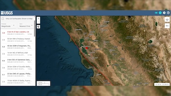 Mapa satelital de California con una línea roja, un punto rojo en San Francisco, una lista de sismos, controles de zoom y el logo USGS