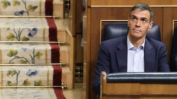 17/06/2026 El presidente del Gobierno, Pedro Sánchez, durante una sesión de control al Gobierno, en el Congreso de los Diputados, a 17 de junio de 2026, en Madrid (España). El Gobierno se enfrenta hoy a una sesión de control que coincide con la comparecencia del expresidente Zapatero ante el juez de la AN por el rescate de Plus Ultra. La oposición examina durante el pleno a Marlaska en medio de las informaciones que se van conociendo cada día sobre las agendas de la exmilitante socialista Leire Díez, con la resaca de la muerte de dos guardias civiles antidroga en la costa de Huelva y la reciente patada que un antidisturbios propinó a una profesora que se manifestaba en Valencia.
POLITICA
Marta Fernández - Europa Press