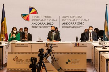 21/04/2021 (I-D) La secretaria general Iberoamericana, Rebeca Grynspan; el jefe del Gobierno de Andorra, Xavier Espot y el embajador del Andorra en España, Vicenç Mateu durante la reunión plenaria de la XXVII Cumbre Iberoamericana de Jefes de Estado y de Gobierno, en el Hotel Sport Village, a 21 de abril de 2021, en Andorra la Vella (Andorra). La Cumbre Iberoamericana ha sido convocada bajo el lema de 'Innovación Para el Desarrollo Sostenible. Objetivo 2030. Iberoamérica frente al reto del coronavirus'. Esto significa que, aunque en lo inmediato sea ineludible afrontar el crítico estado de cosas causado por la pandemia, los Objetivos de Desarrollo Sostenible (ODS) y la Agenda 2030 mantienen su plena vigencia, a la espera de acción eficaz por parte de los países. El acto contará con la presencia de los jefes de Estado y de gobierno de Andorra, España, Portugal, Guatemala --organizador de la última cumbre-- y República Dominicana, que organizará la siguiente; además de con sus ministros de Exteriores, y acudirán 70 medios de comunicación presencialmente de 13 países distintos y 100 medios de 26 países se conectarán de forma telemática.
POLITICA
JAVIER BORREGO - Europa Press
