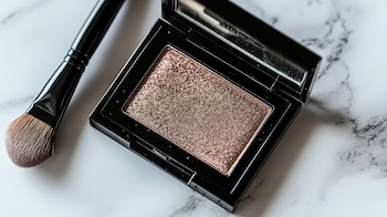 El maquillaje para ojos marrones