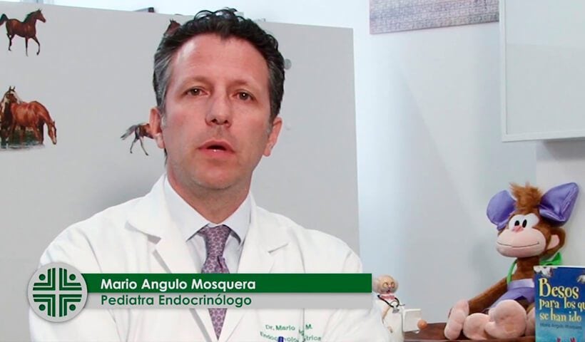 El documental apuntó a las presuntas labores de reafirmación de sexualidad diversa del pediatra endocrinólogo Mario Angulo - crédito Fundación Valle de Lili