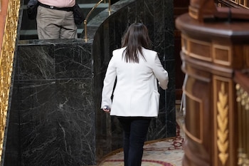 23/09/2026 La diputada del PP, Ana Vázquez, tras ser expulsada por llevar un bote de gas pimienta durante una sesión de control al Gobierno, en el Congreso de los Diputados, a 23 de septiembre de 2026, en Madrid (España). El Gobierno se enfrenta a una nueva sesión de control que vuelve a estar centrada en la gestión de la crisis migratoria en Ceuta con siete preguntas y dos interpelaciones urgentes. El mayor peso del examen del Congreso lo tendrán el ministro del Interior y la ministra de Defensa aunque la oposición también interpelará a otros ministros. Después de la sesión de control, el Congreso debatirá y votará la convalidación de medidas económicas de urgencia.
POLITICA
Jesús Hellín - Europa Press