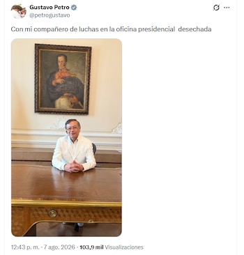 El exmandatario posó con el libertador Simón Bolívar - crédito @petrogustavo/X