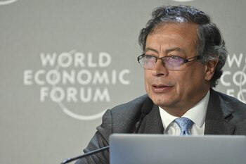 Gustavo Petro asiste al Foro