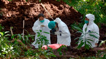 Edith laboraba como mesera en