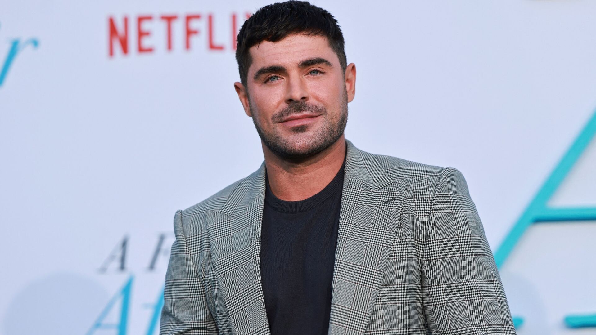 Zac Efron revela que un accidente doméstico y una cirugía mayor transformaron su rostro, desmintiendo rumores de cirugía plástica (REUTERS/Aude Guerrucci)