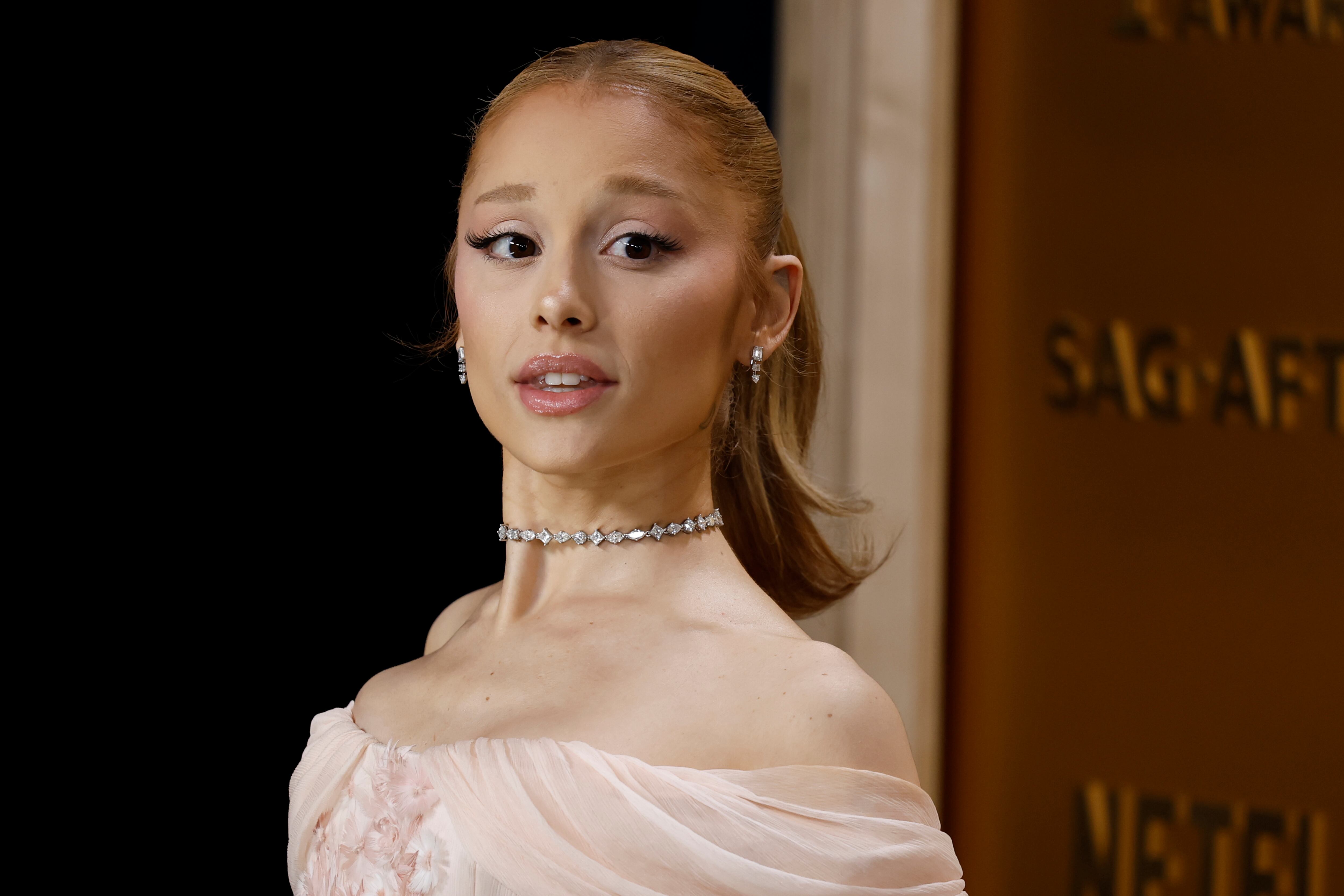 La cantante Ariana Grande encarnaría a la futura nuera del personaje de Ben Stiller (EFE/ David Swanson)