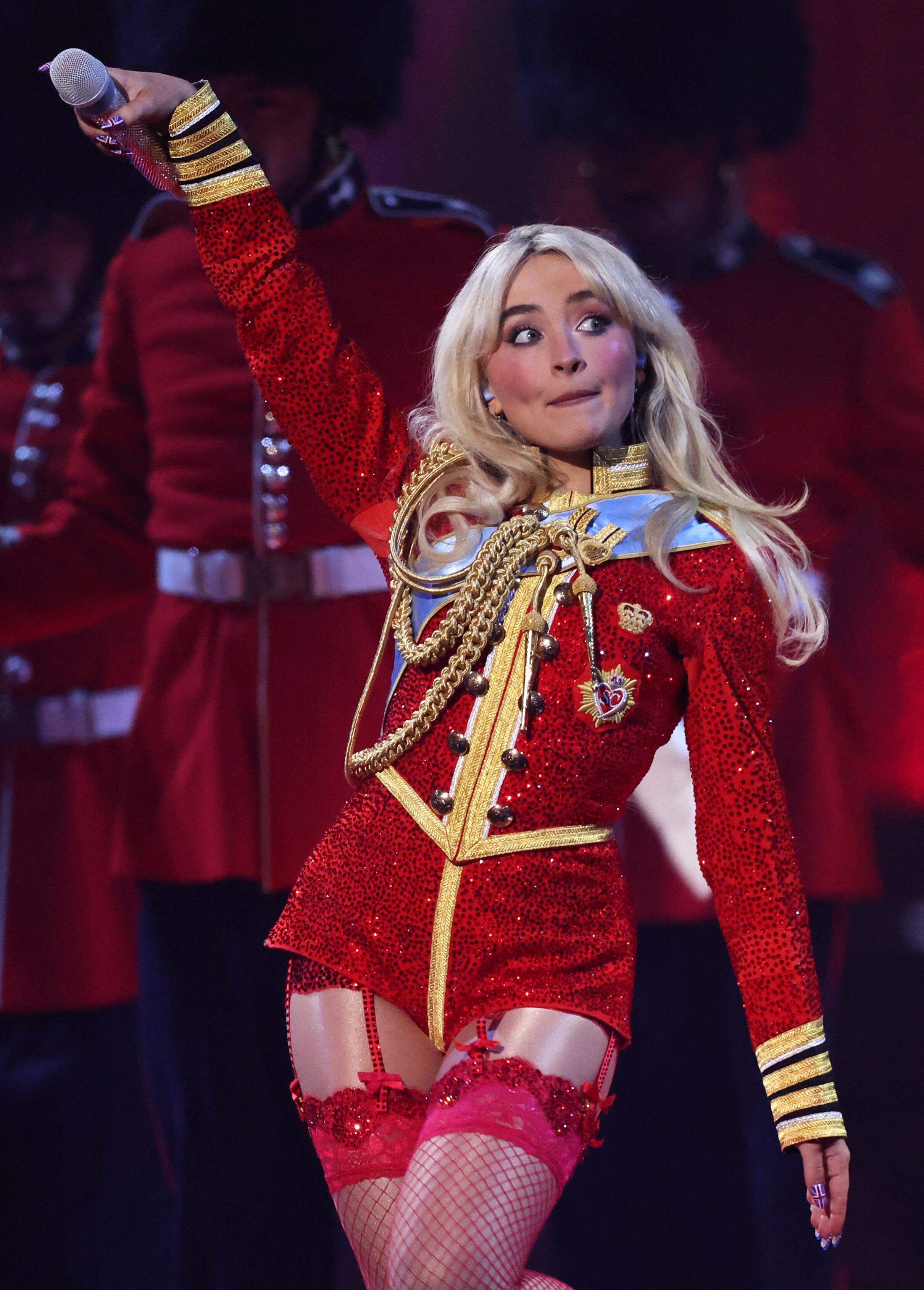 Sabrina Carpenter asevero que cada vez es más difícil para ella amar lo que hace por las críticas. (REUTERS/Isabel Infantes)