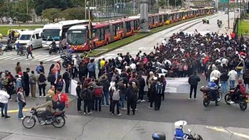 Caos vial en la avenida