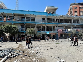 Este es el sitio en el que se produjo el ataque. La escuela regenteada por la UNRWA albergaba refugiados palestinos, pero Israel afirma que Hamas la usaba para preparar su operaciones terroristas (REUTERS/Doaa Rouqa)