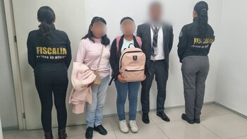 FGE recupera pertenencias de personas asaltadas en combi en Naucalpan