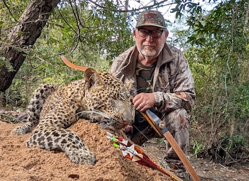 Julián con el leopardo