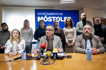 Bautista comparece ante los medios en el Ayuntamiento de Móstoles el pasado mes de febrero. (A. Pérez Meca / Europa Press)