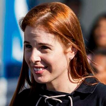 La perito de la policía, Cíntia Tucunduva Gomes, subrayó la frialdad de Suzane y contó que, antes de fotografiarse para la ficha del penal, se peinó y le preguntó a su novio si era hermosa