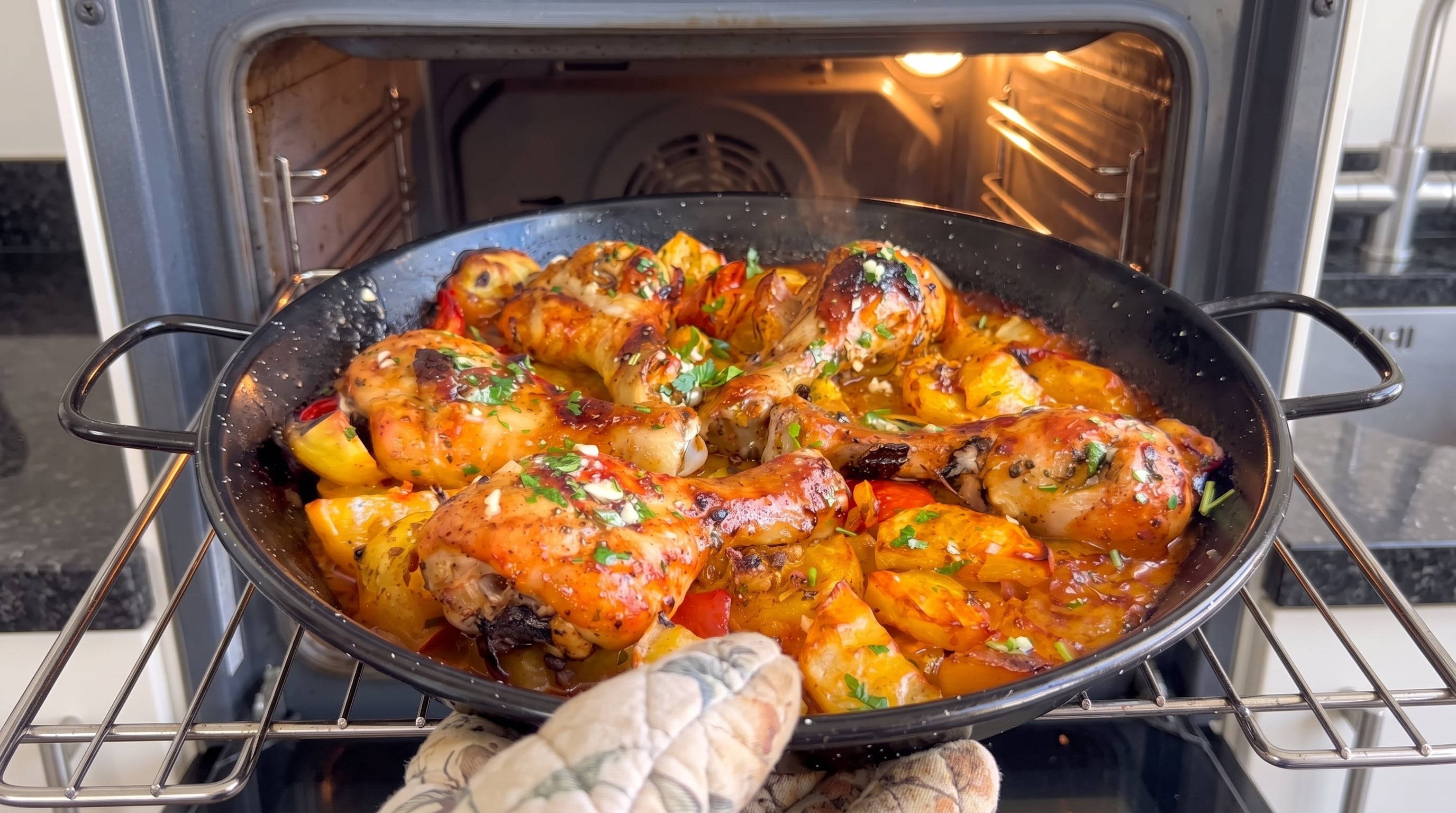Pollo con patatas y verdura. (Imagen Ilustrativa Infobae)