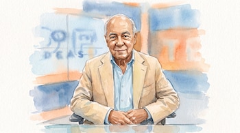 Ilustración de acuarela de un hombre sentado, con saco beige y camisa azul clara. Tiene cabello canoso corto y piel morena. El fondo es difuso con tonos azules y naranjas.