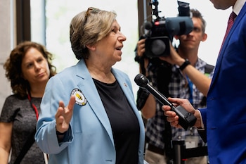 La Federación de Maestros recibió USD 23 millones de Microsoft, OpenAI y Anthropic para una academia de instrucción con IA, provocando debates internos sobre la autonomía docente (REUTERS/Kevin Mohatt)