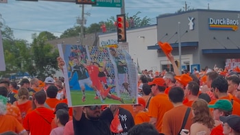 Aficionados mexicanos invaden Houston y le recuerdan a Países Bajos el “No era penal”