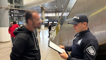 Cayó extranjero en el aeropuerto El Dorado de Bogotá que era buscado con circular roja de Interpol por homicidio agravado