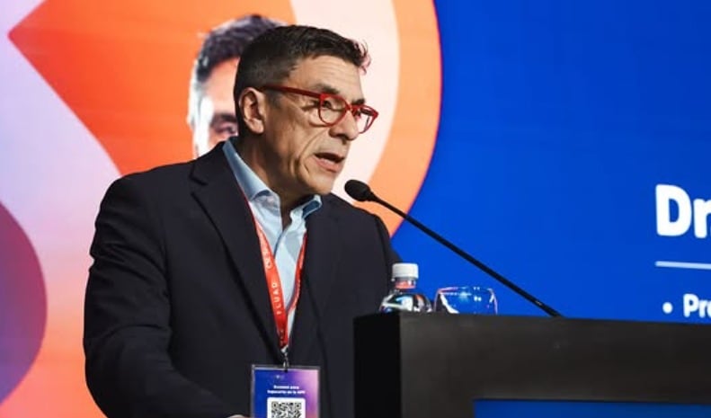 El Dr. Mariano Díaz, presidente de la Fundación Vacunar, propuso fortalecer un vínculo más cercano y empático con los pacientes