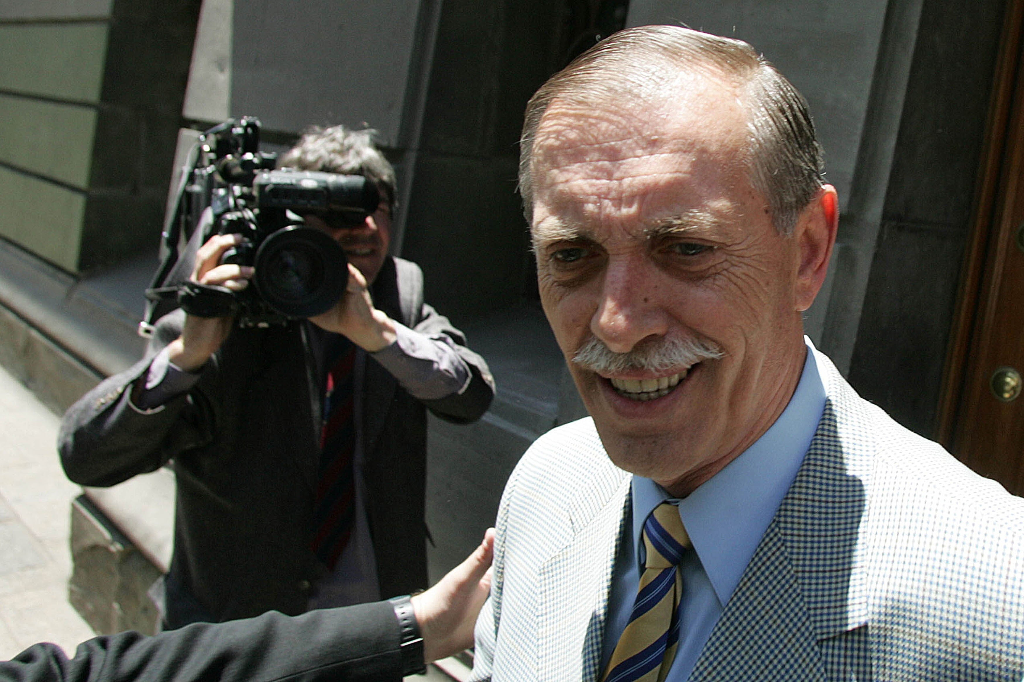 El caso que más preocupa a las organizaciones de DD.HH es el del exbrigadier del Ejército, Miguel Krassnoff, uno de los agentes más sanguinarios de la dictadura de Pinochet que acumula condenas por más de mil años de prisión. EFE/Striger
