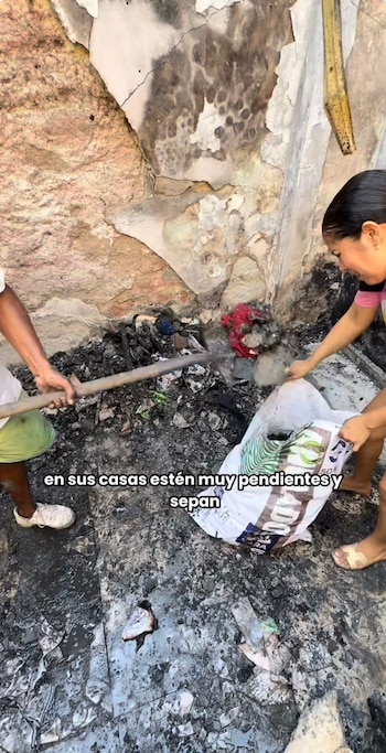 Vecinos y familiares intentaron rescatar pertenencias durante la emergencia, mientras la llegada de los organismos de socorro se demoró más de lo esperado - crédito Hania Orozco/Instagram