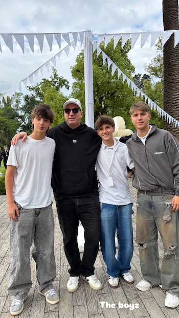 Maxi López junto a sus