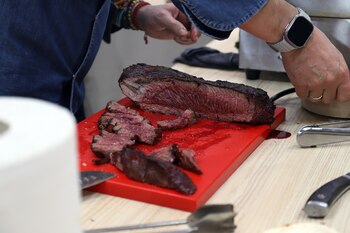 Un bistec poco hecho (AdobeStock)