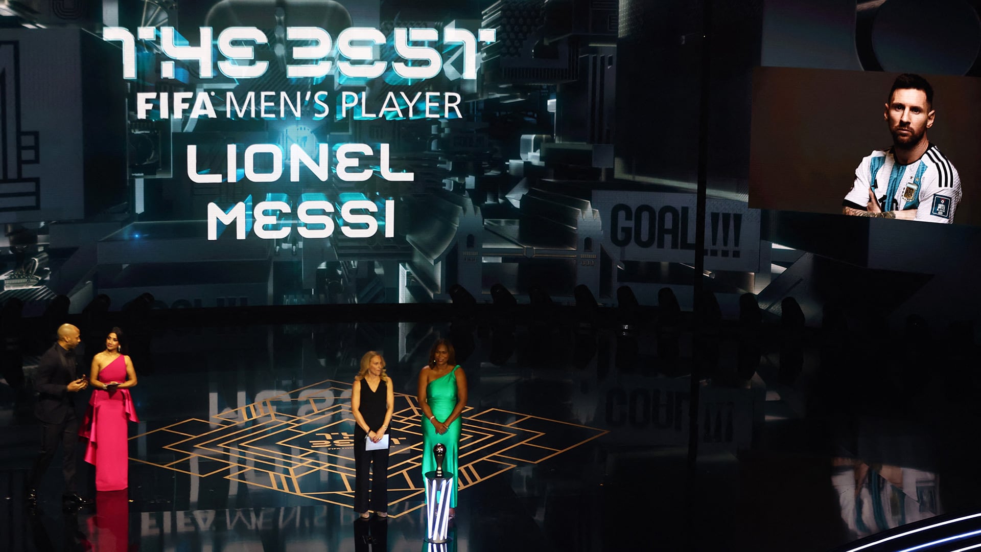 Lionel Messi levantó este galardón en tres oportunidades, siendo el máximo ganador dentro del fútbol masculino (Crédito: Reuters/Andrew Boyers)