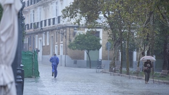 Las lluvias y tormentas mantienen en aviso a cinco CCAA, con nivel naranja en Baleares