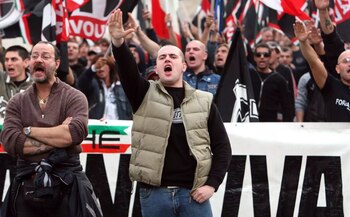 Centenares de miembros del grupo