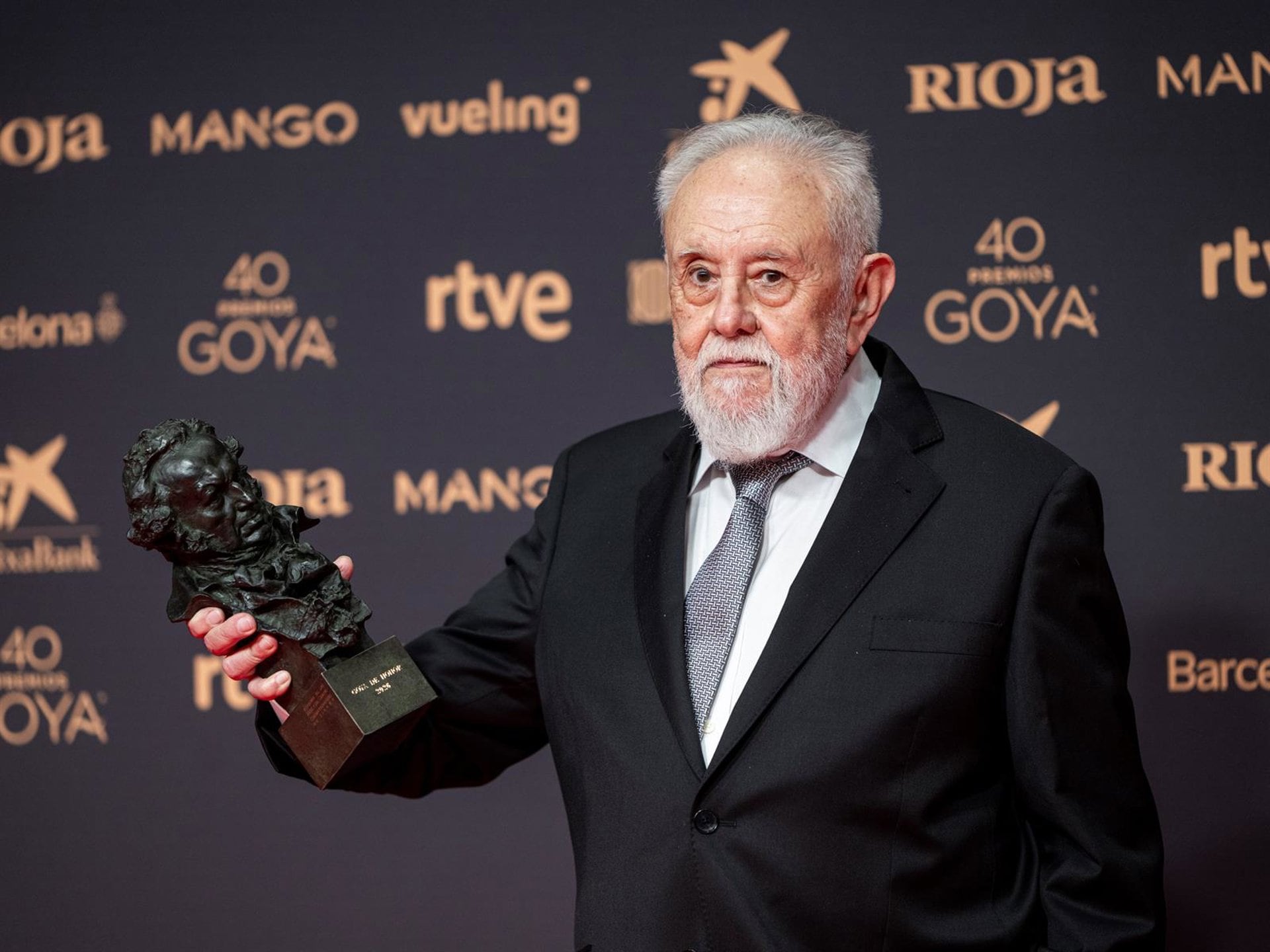 29/09/2026 Muere Gonzalo Suárez a los 92 años, referente del cine español y Goya de Honor 2026.El escritor, cineasta y guionista Gonzalo Suárez ha fallecido este martes en Madrid a los 92 años. Nacido en Oviedo en 1934, desarrolló una extensa trayectoria vinculada al cine y la literatura y fue una de las figuras más reconocidas de la cultura española.EUROPA ESPAÑA SOCIEDADEUROPA PRESSS