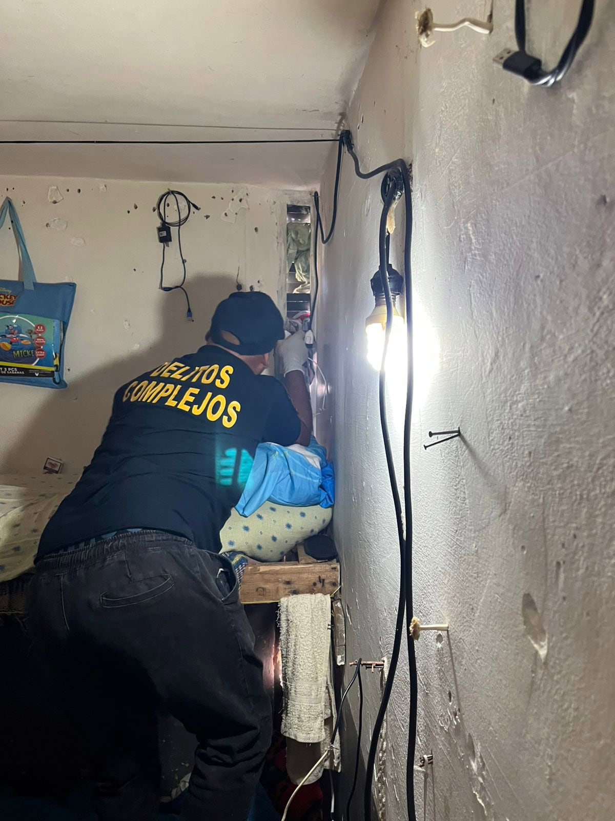 Una de las celdas allanadas