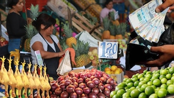 mercado, alimentos, dinero. Foto: composición Infobae/Andina