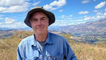 El arqueólogo y profesor asociado