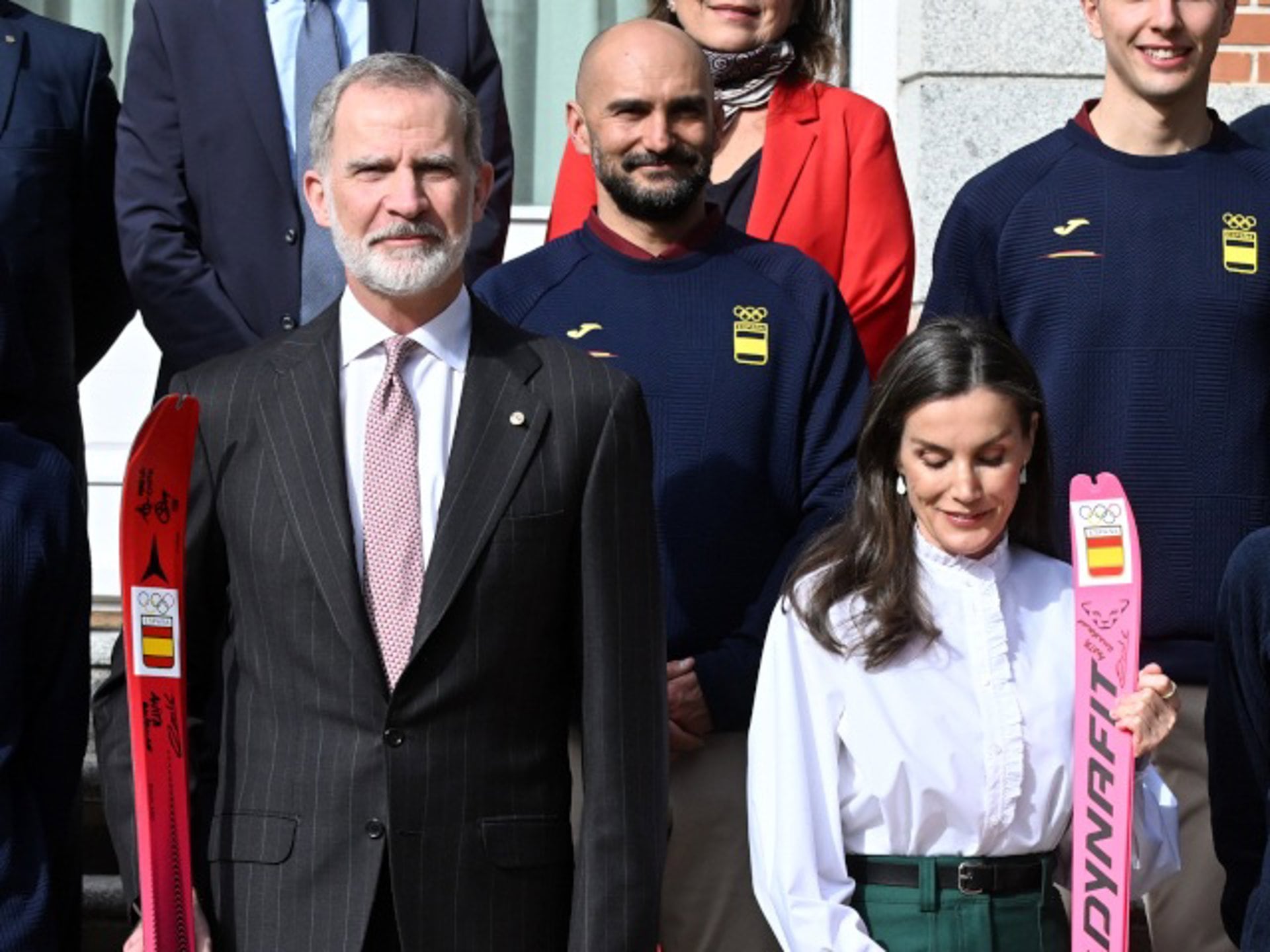 El deportista Oriol Cardona (2i), el Rey Felipe VI, la Reina Letizia, la deportista Ana Alonso y Alejandro Blanco, presidente del Comité Olímpico Español, durante la audiencia al Equipo Olímpico Español participante en los Juegos Olímpicos de Invierno(EUROPA PRESS REPORTAJES)