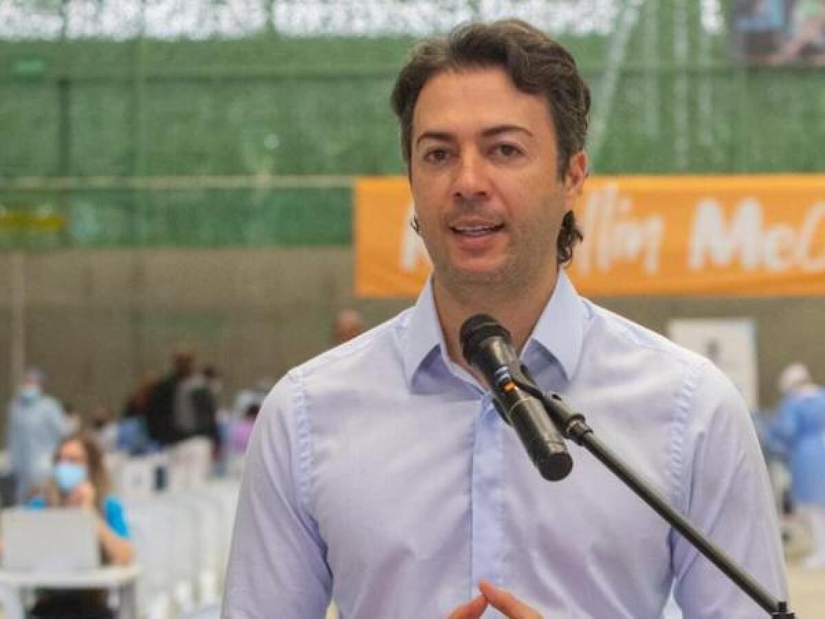 El exalcalde publicó otro mensaje en el que alertó sobre el riesgo de que este episodio sea el primero de una cadena de ataques contra aspirantes presidenciales. Además de insistir en la necesidad de reforzar la seguridad, hizo un llamado a frenar los discursos que, según él, alimentan la violencia política desde los extremos ideológicos - crédito Alcaldía de Medellín