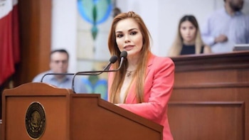 Fiscalía de Sinaloa investiga corona fúnebre dejada en casa de la diputada Paola Gárate: legisladora exige protección