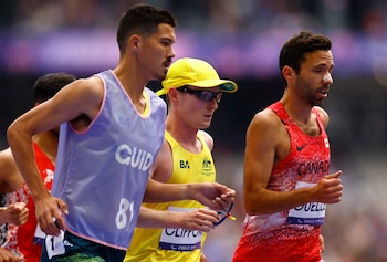 Paris 2024 Paralympics - Athletics - Men's 5000m - T13 Final - Stade de France, Saint-Denis, France - August 31, 2024 Jaryd Clifford of Australia and Guillaume Ouellet of Canada in action with athletes during the final REUTERS/Stephanie Lecocq