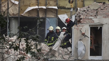 Ascendió a 10 la cifra de muertos por el bombardeo ruso contra un edificio residencial en la ciudad ucraniana de Lviv