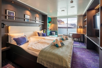 Así son las suites de las que dispone el crucero MV Hondius, que gozan de un gran ventanal, y una gran amplitud y conford. (Handout / AFP)