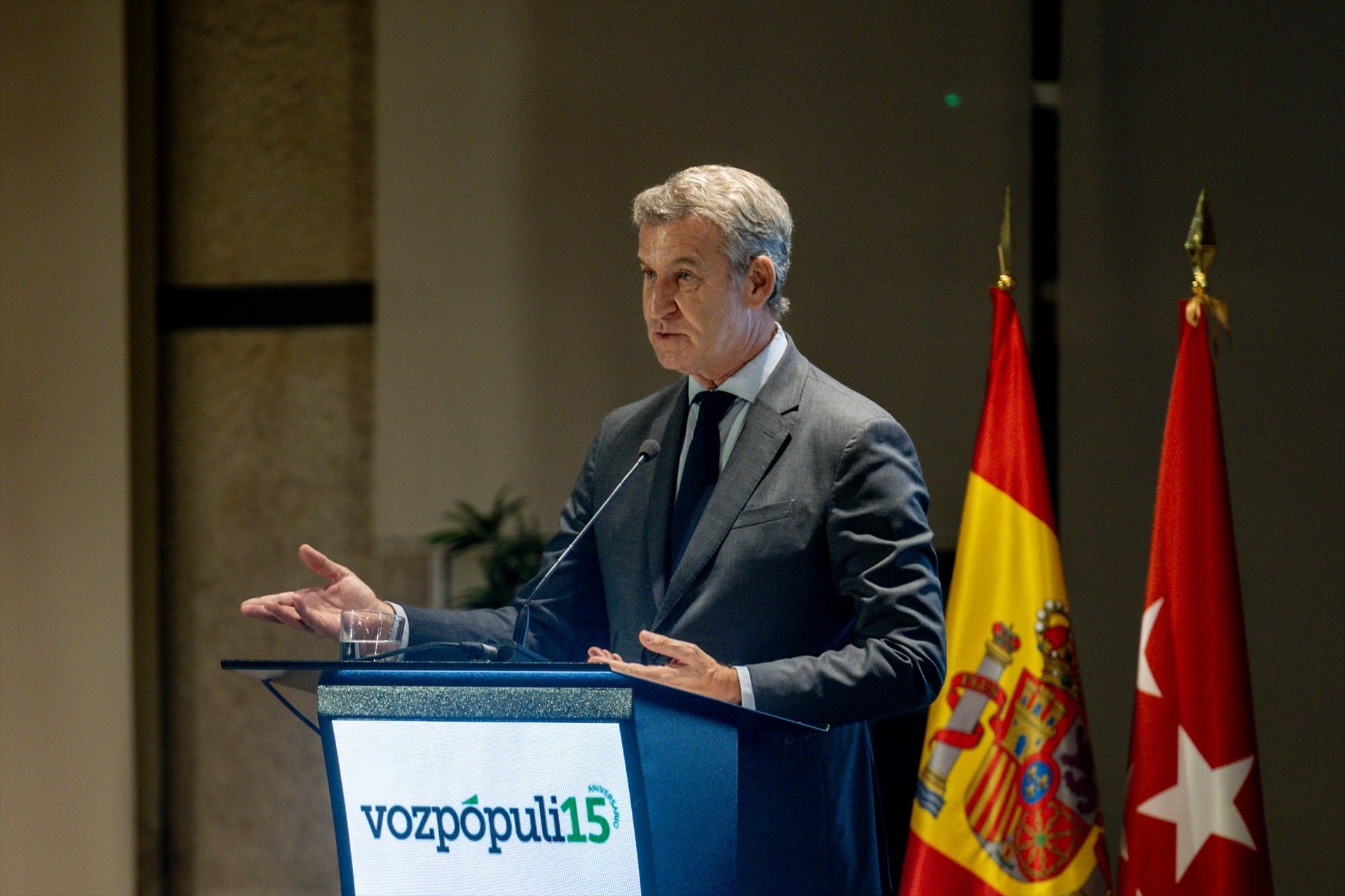 El presidente del PP, Alberto núñez-Feijóo, participa en el XV Aniversario de Vozpópuli. (Ricardo Rubio / Europa Press)