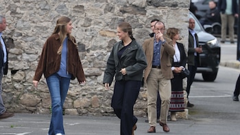 La princesa Leonor y la infanta Sofía cierran los Premios Princesa de Asturias 2026 con dos looks combinados, vaqueros y comodidad en su visita al Pueblo Ejemplar