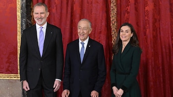 La Reina Letizia, impecable, recicla