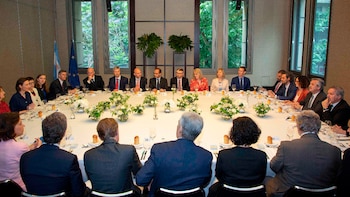 Alberto Fernández almorzó con veinte