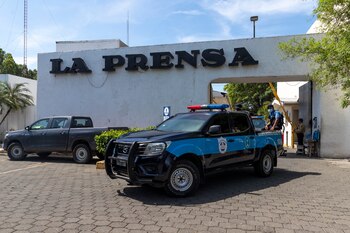El 13 de agosto de 2021, el régimen de Ortega se apropió policialmente del edificio y maquinarias del diario La Prensa, cuya redacción se fue luego al exilio. (Foto EFE)
