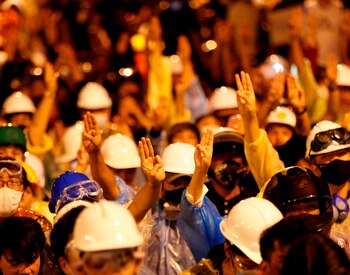 Manifestantes prodemoecráticos en una marcha