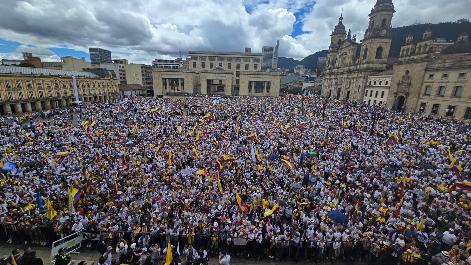 El domingo 15 de junio, miles de personas se reunieron en varias ciudades del país para participar en la Marcha del Silencio, convocada tras el atentado contra el senador Miguel Uribe Turbay - crédito @PalomaValenciaL/X