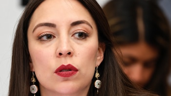 Julieta Ramírez evade a la prensa tras revelarse investigación de EEUU sobre presuntos nexos de su equipo con el narco